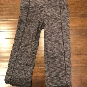 Athleta split calf capris sz Large